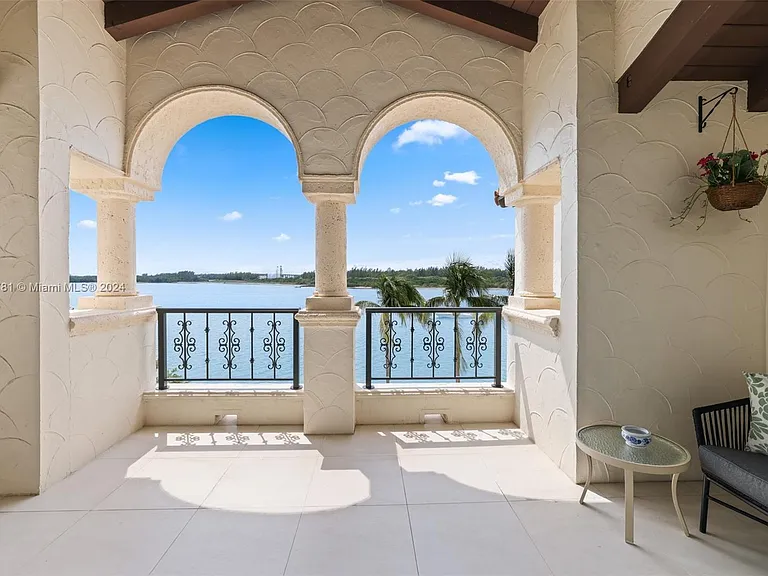 2442 Fisher Island Dr #5402 — Photo 37