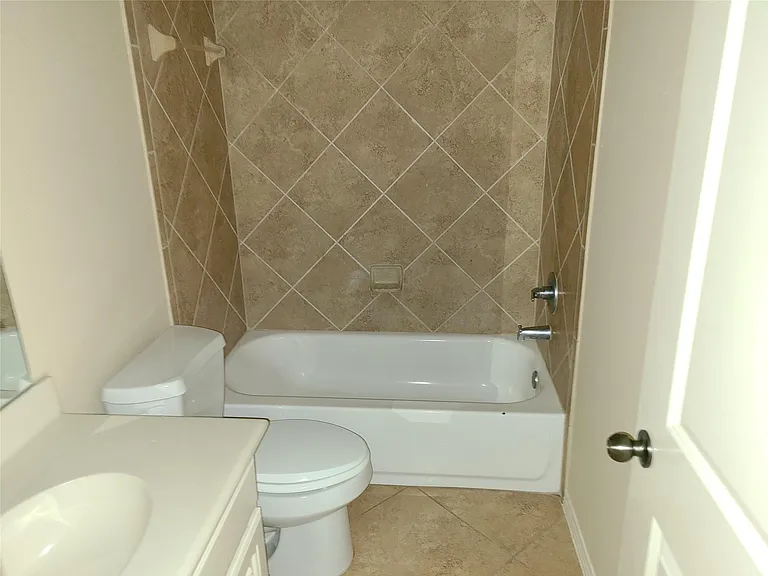 10318 Bellago Ln — Photo 13