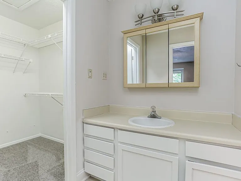 115 Tuxworth Cir — Photo 10