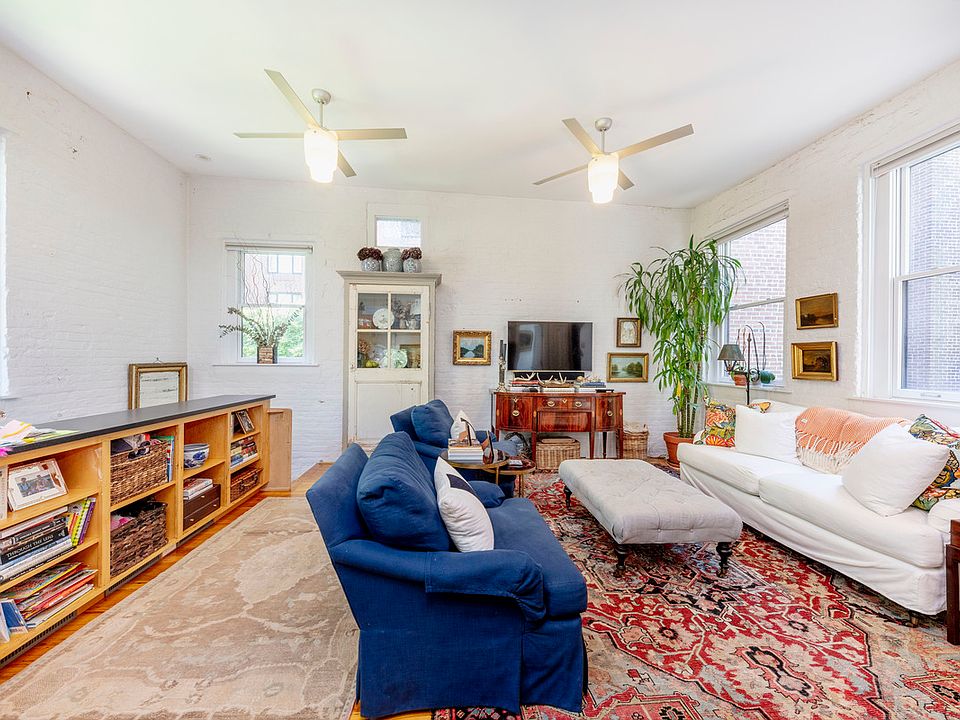 1st image of 305 W 21st St