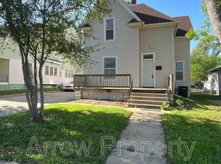 3245 S St, Lincoln, NE 68503