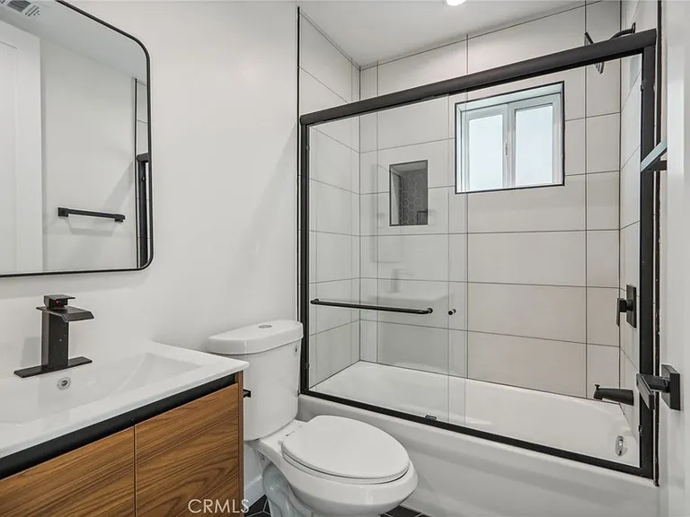 10719 Addison St — Photo 47
