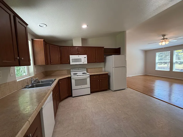 15820 SE 128th St — Photo 24
