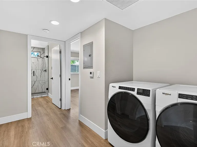 8416 Burnet Ave #7 — Photo 22
