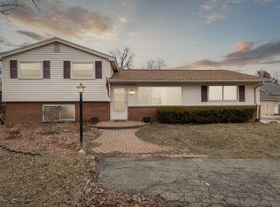 8806 Cooley Lake Rd, White Lake, MI 48386