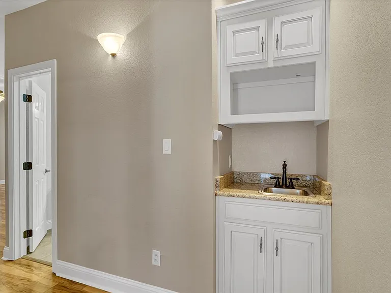 3300 Fountain Way — Photo 30