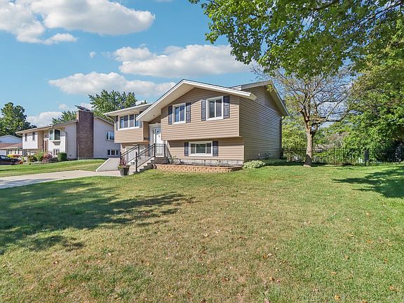 3rd image of 1034 S Cedarcrest Dr
