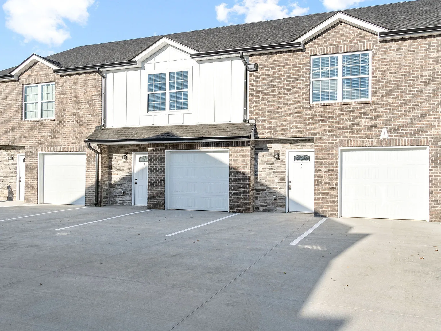 3 bed, 2.5 bath, 1450 sqft, $1,550 — Photo 1