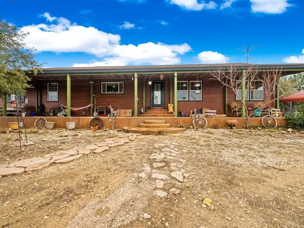 1058 Oil Well Rd, Pipe Creek, TX 78063