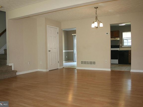 3rd image of 716 Orley Pl