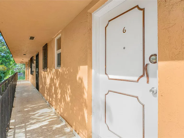 1250 SW 4th St #6 — Photo 18