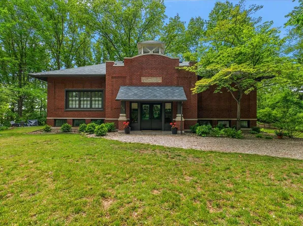 118 Browntown Rd, Buchanan, MI 49107