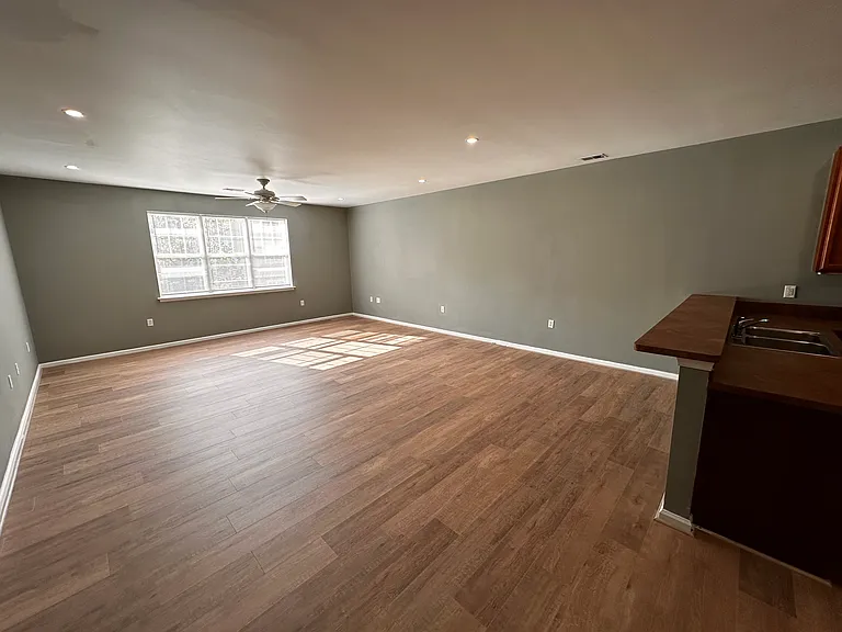 932 Southmoor Dr #206 — Photo 2