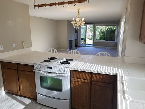 Roomy kitchen and breakfast bar