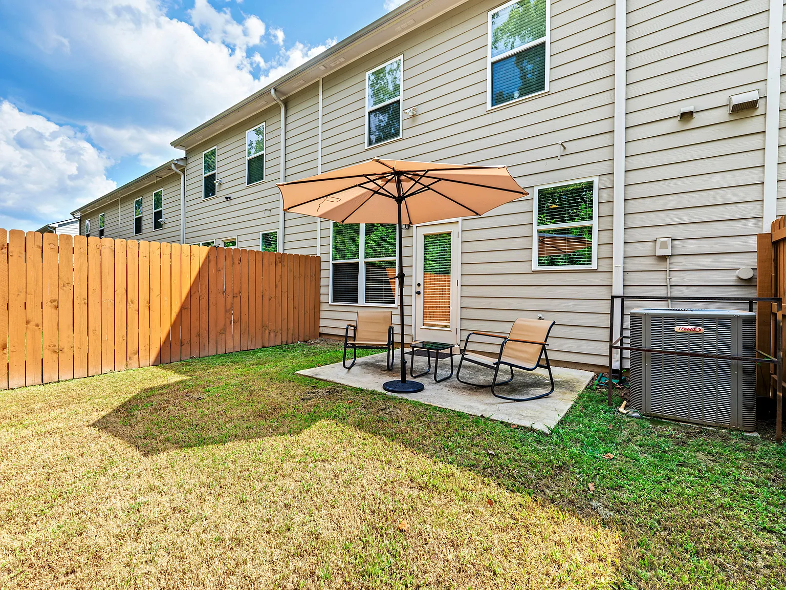 3 bed, 2.5 bath, 1876 sqft, $4,500 — Photo 4