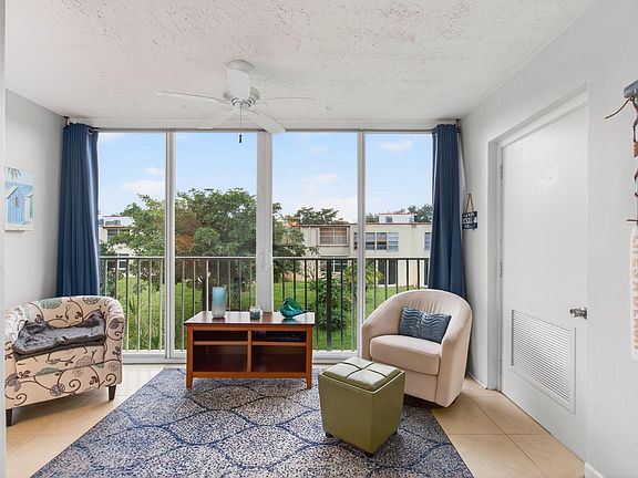 2nd image of 10 Willowbrook #205