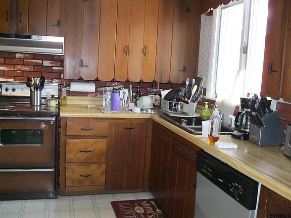 3rd image of 97 Dubois Ln