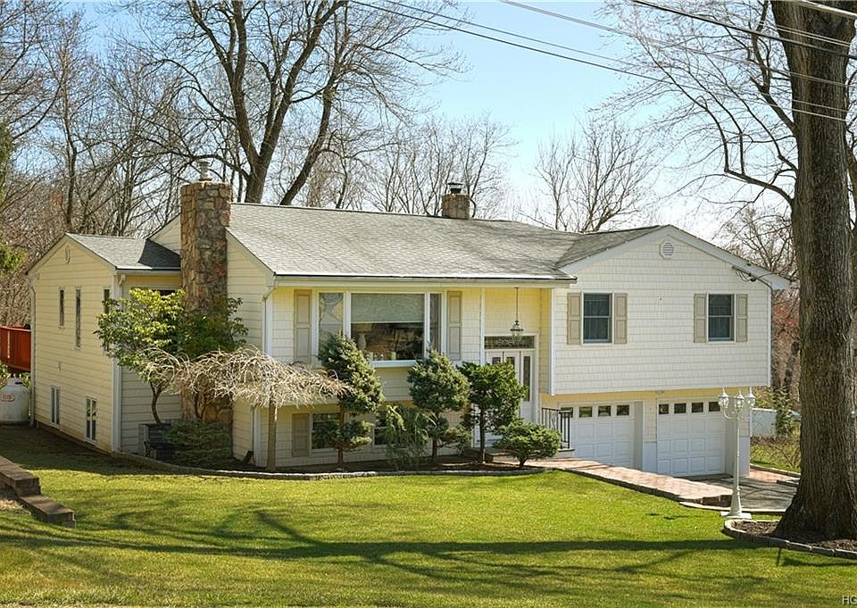 1st image of 16 Emerald Ln