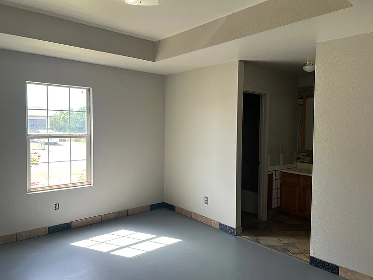 2712 Oak Dr — Photo 5