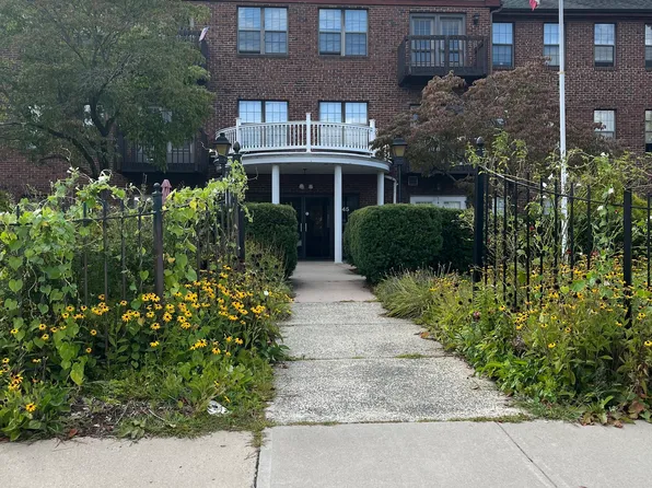 45 Highland Street APT 112, West Hartford, CT 06119