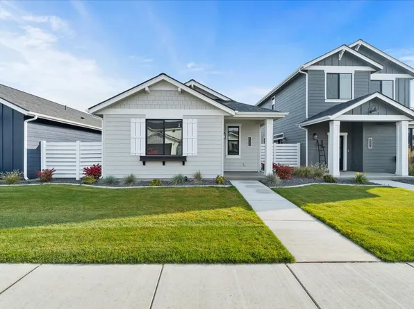 2970 N Phoenix Ln, Post Falls, ID 83854