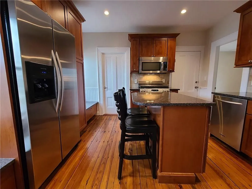 2 bed, 1.0 bath, 850 sqft, $2,000 — Photo 2
