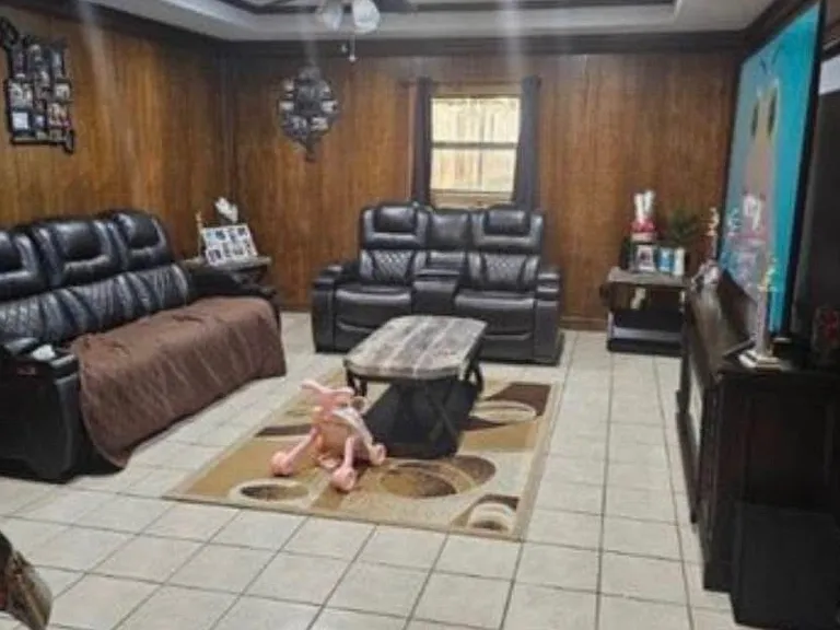 908 Bluebird Dr — Photo 2
