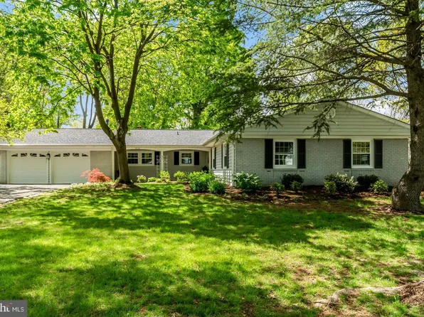 4114 Maureen Ln, Fairfax, VA 22033