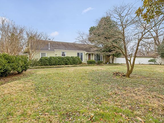 3rd image of 935 Evans Rd