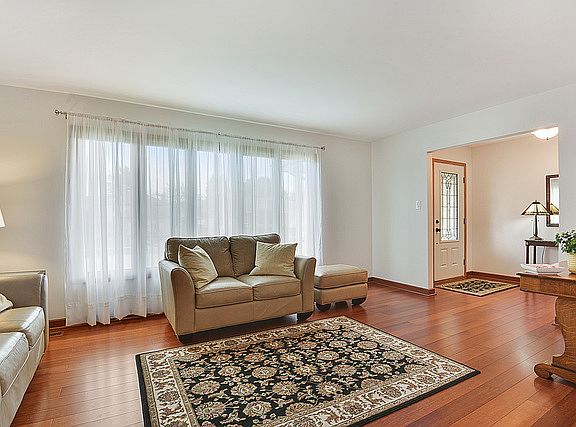 5th image of 17012 Amherst Ln