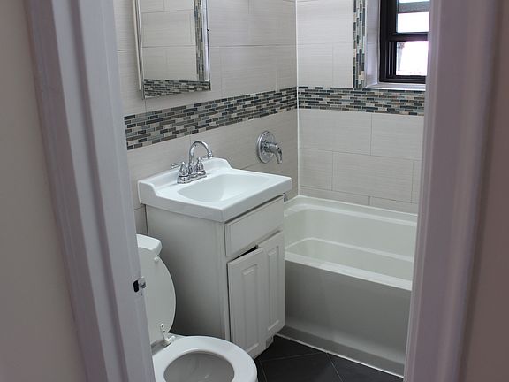 5th image of 20-21 Crescent St #3B