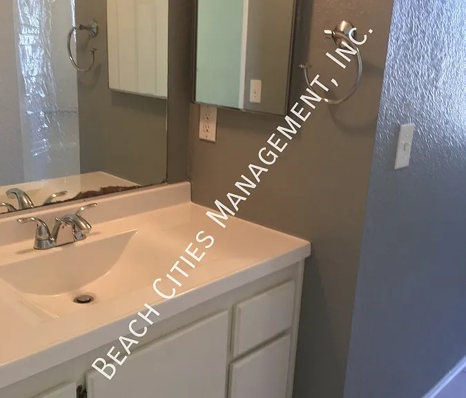 202 Elmira Ave — Photo 17