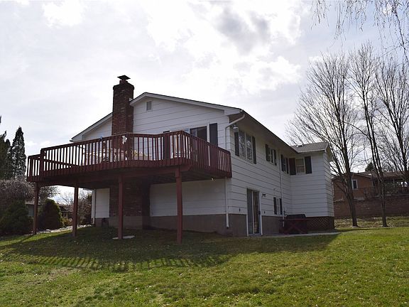 3rd image of 30 McLaughlin Dr