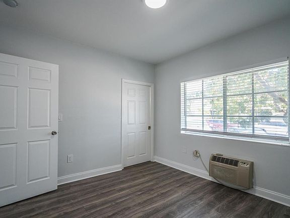 5th image of 8401 Byron Ave Unit 3-8401-3