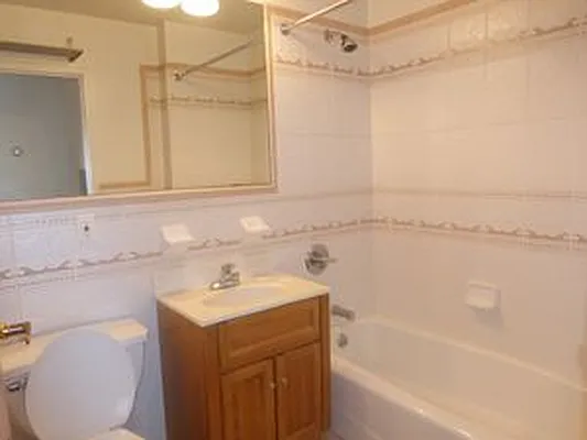 Rented by LDMI Realty Group LLC | media 17