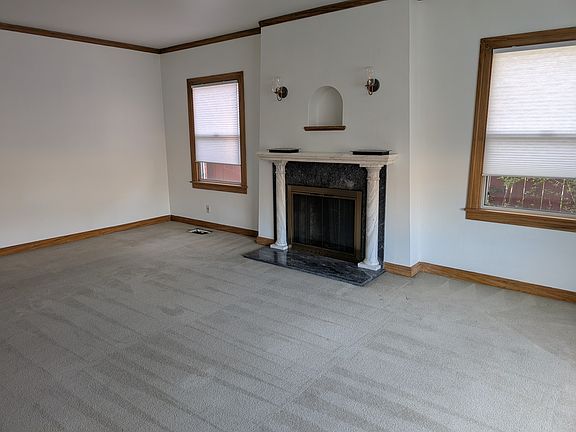 3rd image of 400 Tuxedo Ct