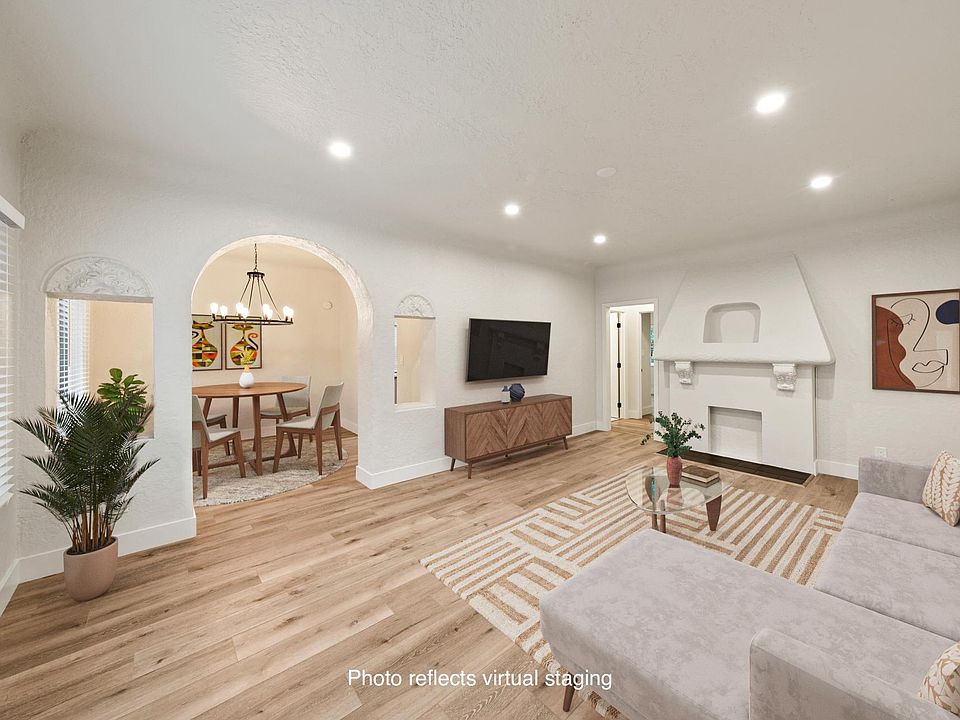 Spacious living room with dimmable 
lighting