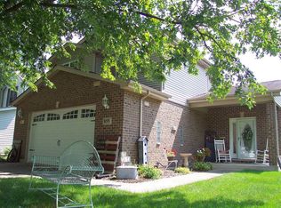 855 E 4th St, Coal City, IL 60416