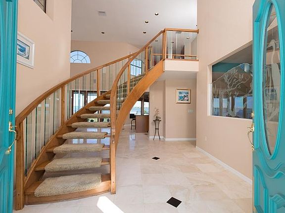 2nd image of 104 Royal Ct
