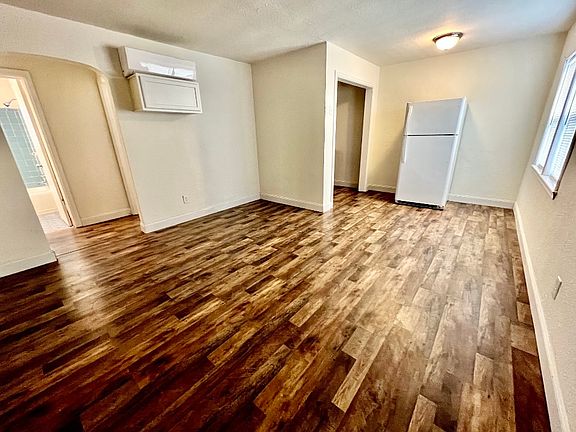3rd image of 1005 Little Bay Ave #B4