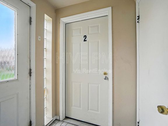 5th image of 3926 E Gatewood Ln APT 1
