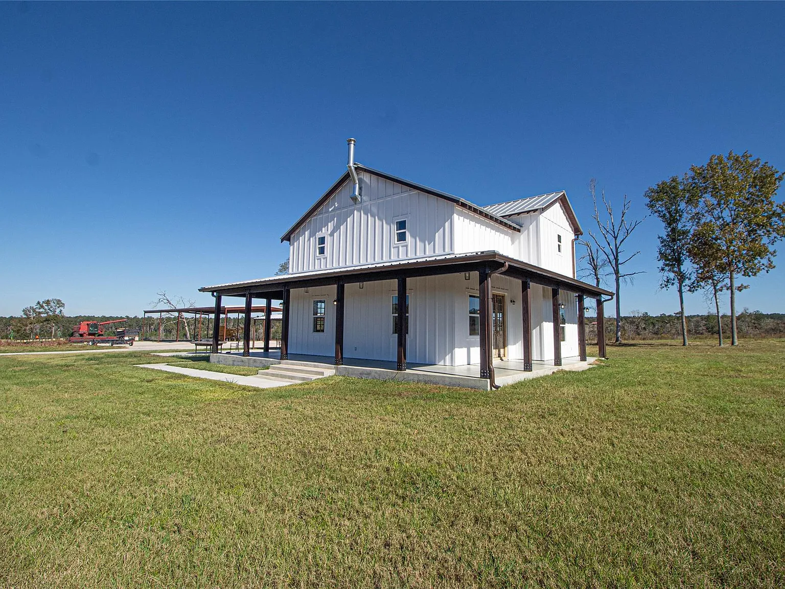 3 bed, 1.5 bath, 1928 sqft, $2,200 — Photo 2