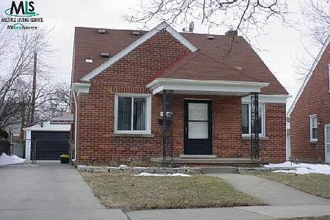 1st image of 23105 Forest St