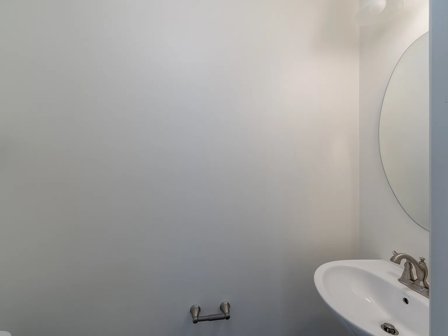 3 bed, 2.5 bath, 2340 sqft, $3,600 — Photo 4