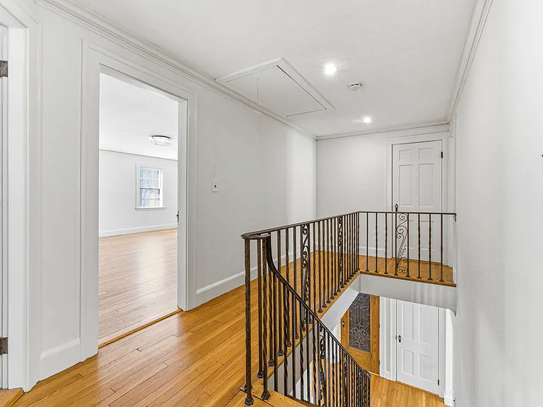 48 Acacia Ave — Photo 17