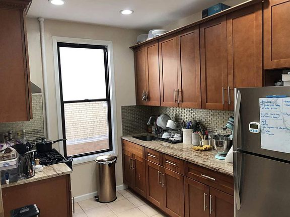 5th image of 3045 33rd St APT 2F