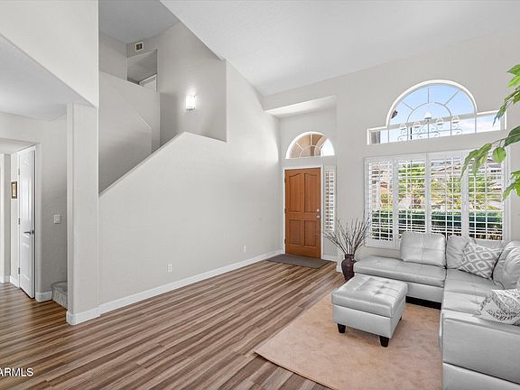 4th image of 613 W SERENO Drive