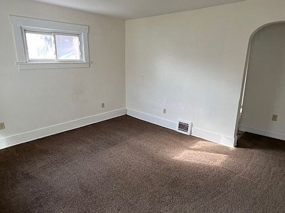 4th image of 2243 Kenmore Ave NE