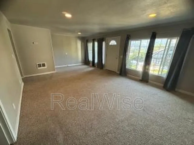 1639 SE Main St #1 — Photo 3