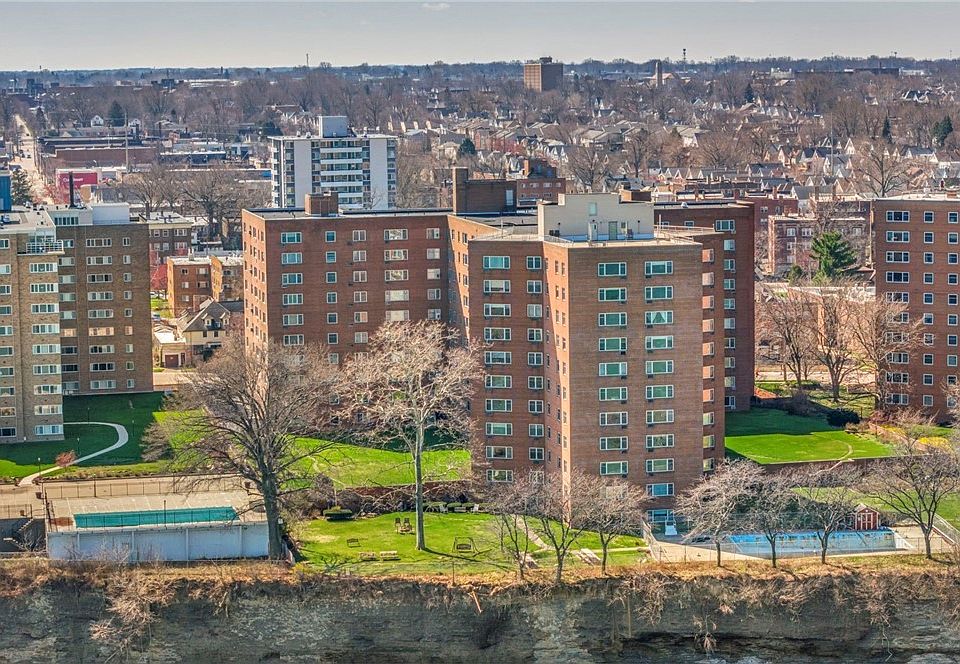 1st image of 11820 Edgewater Dr APT 203
